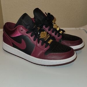 Jordan 1 Low Dark Beetroot